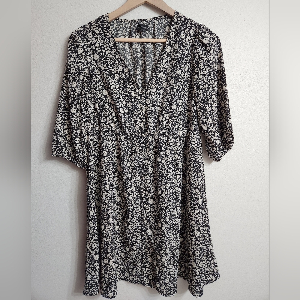 Floral Black and Ivory Dress Wishlist Size Small Midi Flowy